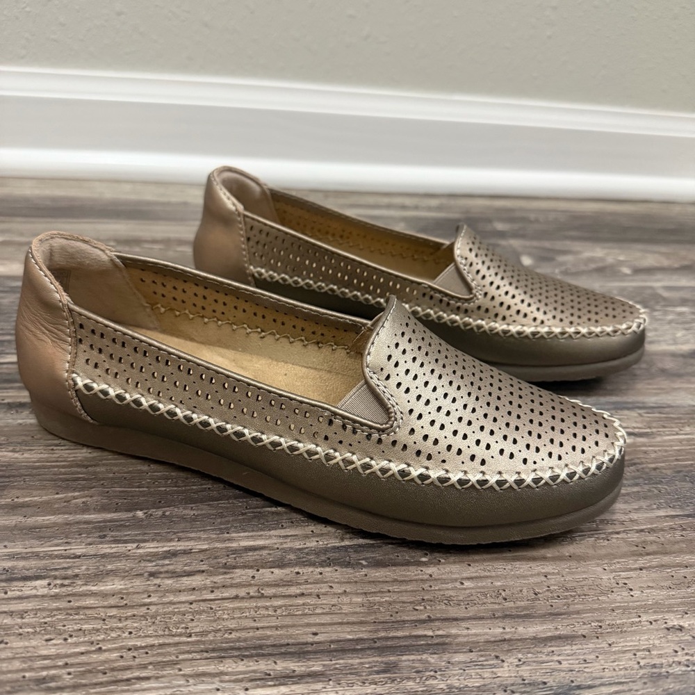 Earth Origins Women’s Beige Metallic Perforated Loafers Slip-On Leather Shoes